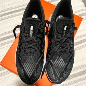 Like new Nike Zoom Winflo - Worn Once!